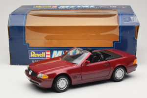 Mercedes 500 SL R129 Тъмночервен Revell 1:18 8801 Метал — снимка 8 от 8