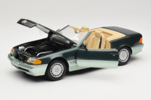 Mercedes 500 SL R129 Сребристо Зелен Revell 1:18 8802 Метал — снимка 2 от 8