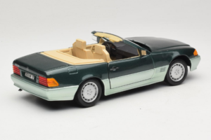 Mercedes 500 SL R129 Сребристо Зелен Revell 1:18 8802 Метал — снимка 3 от 8