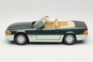 Mercedes 500 SL R129 Сребристо Зелен Revell 1:18 8802 Метал — снимка 4 от 8