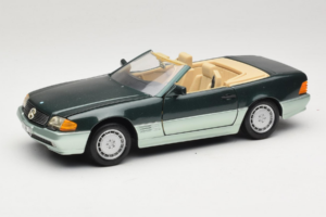 Mercedes 500 SL R129 Сребристо Зелен Revell 1:18 8802 Метал