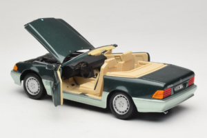 Mercedes 500 SL R129 Сребристо Зелен Revell 1:18 8802 Метал — снимка 5 от 8