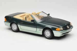 Mercedes 500 SL R129 Сребристо Зелен Revell 1:18 8802 Метал — снимка 6 от 8
