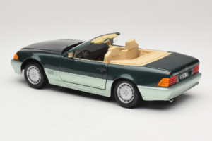 Mercedes 500 SL R129 Сребристо Зелен Revell 1:18 8802 Метал — снимка 7 от 8
