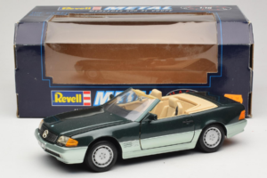 Mercedes 500 SL R129 Сребристо Зелен Revell 1:18 8802 Метал — снимка 8 от 8