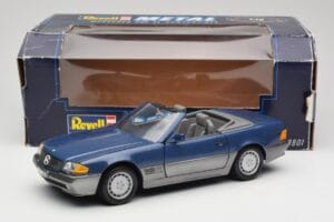 Mercedes SL 500 R129 Nautic Blue Metallic Revell 1:18 8081 Метал — снимка 8 от 8