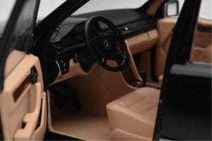Mercedes 500E W124 Черен Лимитирана Серия Norev 1:18 183949 Метал — снимка 11 от 12