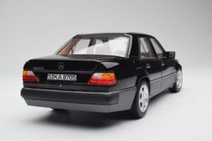 Mercedes 500E W124 Черен Лимитирана Серия Norev 1:18 183949 Метал — снимка 10 от 12
