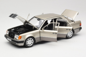 Mercedes 500E W124 Smoke Silver Дилърска Серия Norev 1:18 B66040724 Метал — снимка 2 от 8