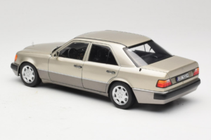 Mercedes 500E W124 Smoke Silver Дилърска Серия Norev 1:18 B66040724 Метал — снимка 7 от 8