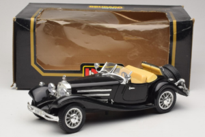 Mercedes 500K Roadster Черен Bburago 1:18 3020-P2 Метал — снимка 8 от 8