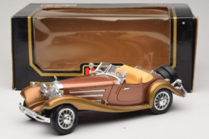 Mercedes 500K Roadster Меден Metallic Bburago 1:18 3020-P1 Метал — снимка 8 от 8