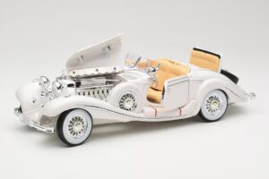 Mercedes 500K Special Roadster Бял Premiere Edition Maisto 1:18 536055 Метал — снимка 2 от 8