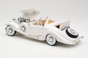 Mercedes 500K Special Roadster Бял Premiere Edition Maisto 1:18 536055 Метал — снимка 5 от 8
