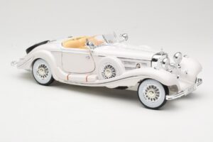 Mercedes 500K Special Roadster Бял Premiere Edition Maisto 1:18 536055 Метал — снимка 6 от 8
