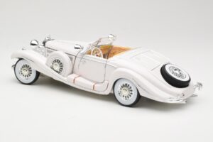 Mercedes 500K Special Roadster Бял Premiere Edition Maisto 1:18 536055 Метал — снимка 7 от 8
