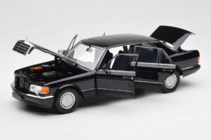 Mercedes 560 SEL W126 Черен Дилърско Издание Norev 1:18 B66040599 Метал — снимка 2 от 8