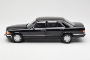 Mercedes 560 SEL W126 Черен Дилърско Издание Norev 1:18 B66040599 Метал — снимка 4 от 8