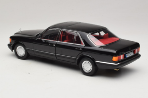 Mercedes 560 SEL W126 Черен С Червен Интериор Norev 1:18 183788 Метал — снимка 4 от 8