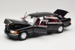 Mercedes 560 SEL W126 Черен С Червен Интериор Norev 1:18 183788 Метал — снимка 8 от 8