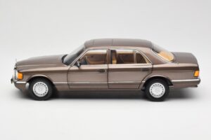 Mercedes 560 SEL W126 Impala Кафяв Дилърско Издание Norev 1:18 B66040646 Метал — снимка 4 от 8