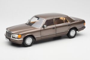 Mercedes 560 SEL W126 Impala Кафяв Дилърско Издание Norev 1:18 B66040646 Метал