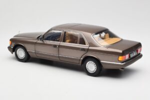 Mercedes 560 SEL W126 Impala Кафяв Дилърско Издание Norev 1:18 B66040646 Метал — снимка 7 от 8