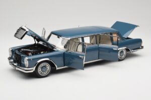 Mercedes 600 Pullman W100 Син NZG 1:18 B66040707 Метал — снимка 2 от 8
