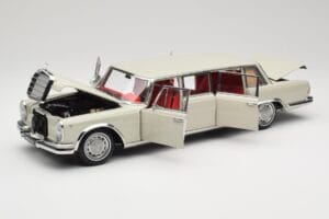 Mercedes 600 Pullman W100 Светлосив NZG 1:18 B66040708 Метал — снимка 2 от 8