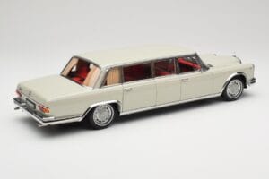 Mercedes 600 Pullman W100 Светлосив NZG 1:18 B66040708 Метал — снимка 3 от 8