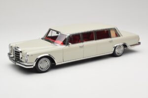 Mercedes 600 Pullman W100 Светлосив NZG 1:18 B66040708 Метал