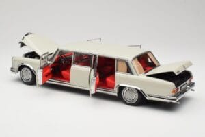 Mercedes 600 Pullman W100 Светлосив NZG 1:18 B66040708 Метал — снимка 5 от 8