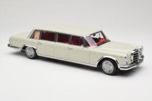 Mercedes 600 Pullman W100 Светлосив NZG 1:18 B66040708 Метал — снимка 6 от 8