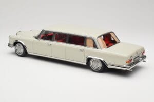Mercedes 600 Pullman W100 Светлосив NZG 1:18 B66040708 Метал — снимка 7 от 8