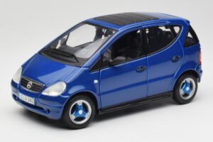 Mercedes A-Class W168 Тъмносин Maisto 1:18 B66005219 Метал