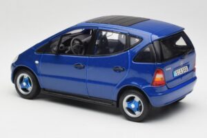 Mercedes A-Class W168 Тъмносин Maisto 1:18 B66005219 Метал — снимка 7 от 8
