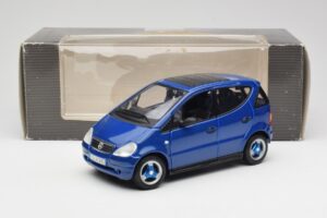 Mercedes A-Class W168 Тъмносин Maisto 1:18 B66005219 Метал — снимка 8 от 8