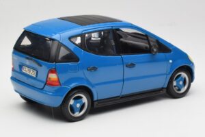 Mercedes A-Class W168 Светлосин Maisto 1:18 37800-M5 Метал — снимка 3 от 8