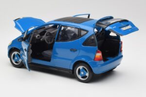 Mercedes A-Class W168 Светлосин Maisto 1:18 37800-M5 Метал — снимка 5 от 8
