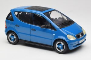 Mercedes A-Class W168 Светлосин Maisto 1:18 37800-M5 Метал — снимка 6 от 8