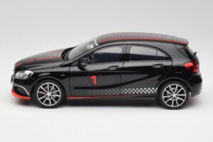 Mercedes A-Class W176 AMG Черен Norev 1:18 183596 Метал — снимка 4 от 8