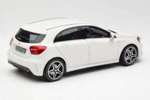 Mercedes A-Class W176 Cirrus Бял Norev 1:18 B66960126 Метал — снимка 3 от 8