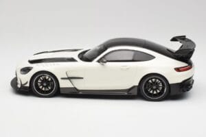 Mercedes AMG GT C190 Black Series Designo Diamond Бял Metallic Minichamps 1:18 155032022 Метал — снимка 3 от 6