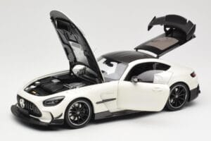 Mercedes AMG GT C190 Black Series Diamond White Metallic Minichamps 1:18 110032020 Метал — снимка 2 от 8