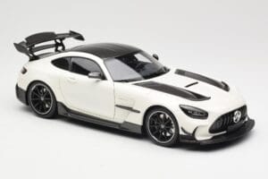 Mercedes AMG GT C190 Black Series Diamond White Metallic Minichamps 1:18 110032020 Метал — снимка 6 от 8