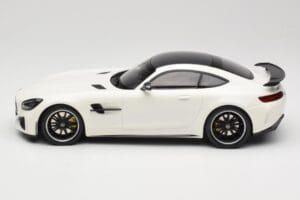 Mercedes AMG GT R C190 Бял Металик Minichamps 1:18 155036028 Метал — снимка 3 от 6