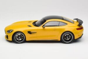 Mercedes AMG GT R C190 Жълт Minichamps 1:18 155036021 Метал — снимка 3 от 6