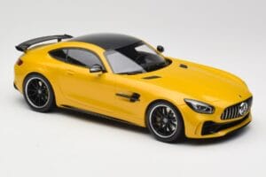 Mercedes AMG GT R C190 Жълт Minichamps 1:18 155036021 Метал — снимка 4 от 6