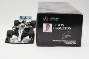 Mercedes AMG Petronas W10 #44 L. Hamilton F1 World Champion 2019 Minichamps 1:18 110190044 Метал — снимка 6 от 6
