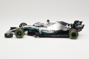 Mercedes AMG Petronas W10 #44 L. Hamilton F1 World Champion Dealer Edition 2019 Minichamps 1:18 B66960567 Метал — снимка 3 от 7